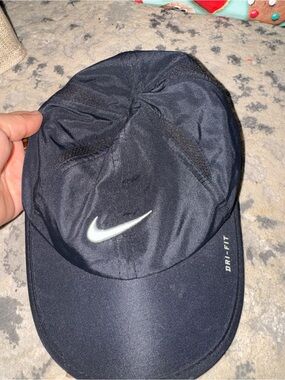 Black nike hat (5/$25) 🧢